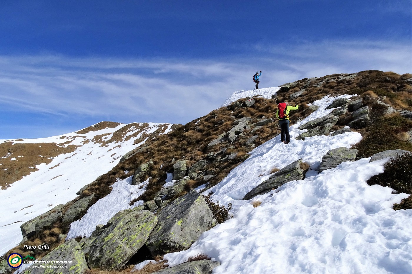 54 Lunga la cresta in saliscendi dal Passo per Cima di Lemma.JPG